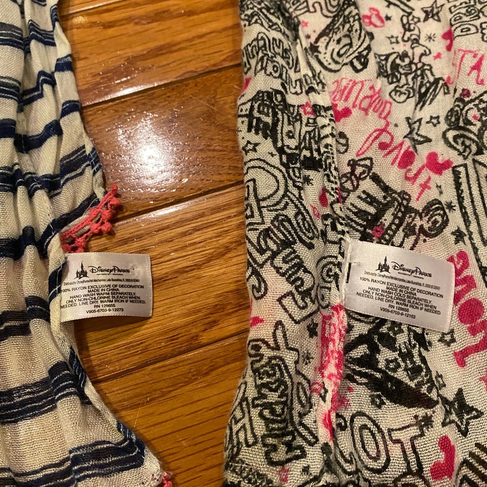 2 Walt Disney World Parks scarves. Minnie Mouse design and Parks design. - Picture 2 of 6